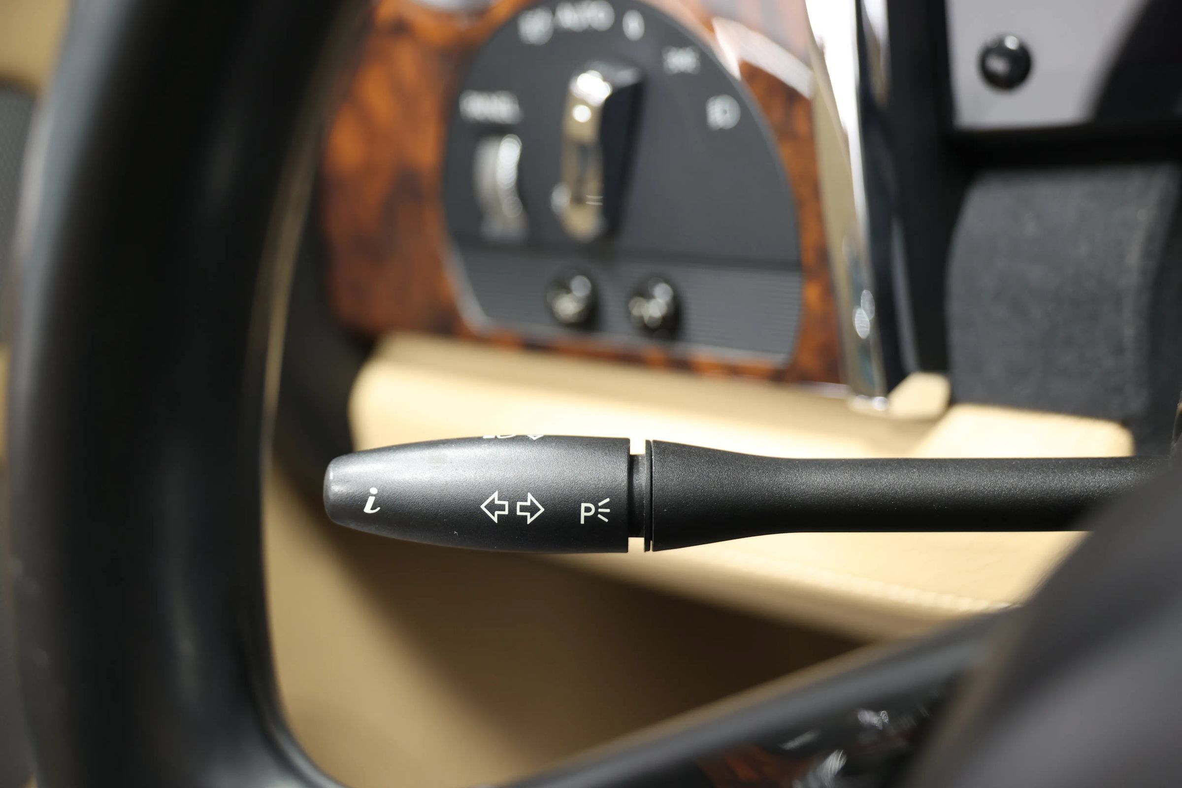 Used 2011 Rolls-Royce Ghost RWD image 26