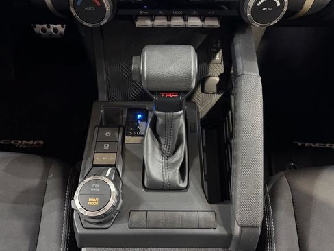 Used 2025 Toyota Tacoma TRD Sport AWD/4WD image 20