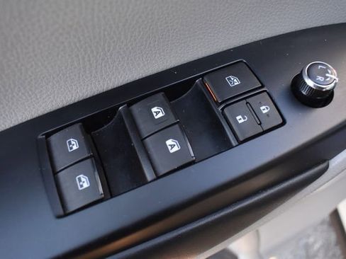 Used 2019 Toyota Highlander XLE image 22