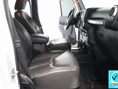 Used 2016 Jeep Wrangler Unlimited Rubicon w/ Max Tow Package image 30