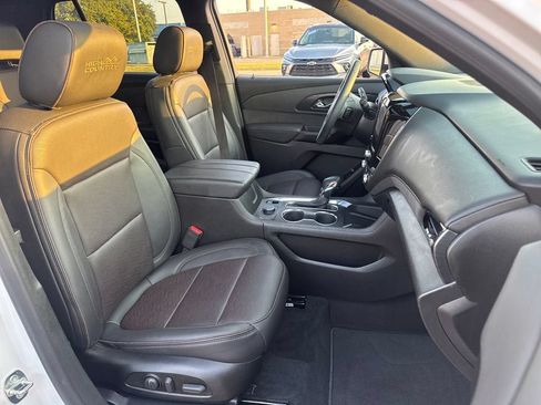 Used 2023 Chevrolet Traverse High Country FWD image 12