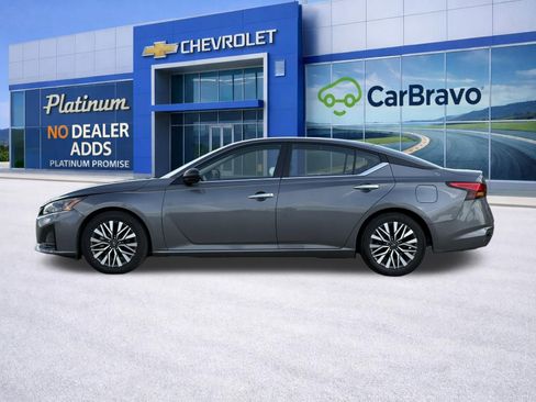 Used 2024 Nissan Altima 2.5 SV image 4