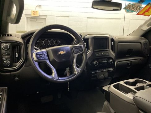 Used 2021 Chevrolet Silverado 2500 Custom w/ Custom Value Package image 12