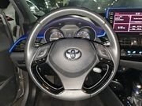 Used 2020 Toyota C-HR XLE image 14