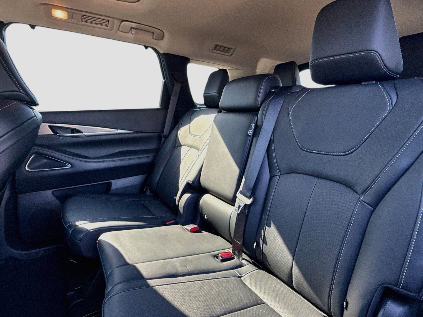 Used 2023 INFINITI QX60 Luxe w/ Vision Package AWD/4WD image 14