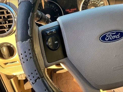Used 2006 Ford Explorer XLT image 18