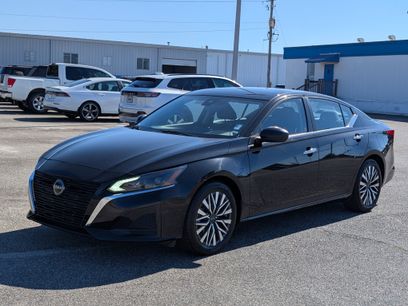 Used 2024 Nissan Altima 2.5 SV