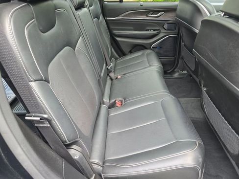 Used 2023 Jeep Grand Cherokee Overland w/ Luxury Tech Group IV AWD/4WD image 36