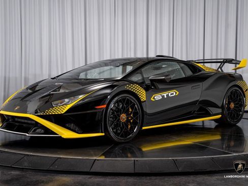 Used 2024 Lamborghini Huracan STO image 11