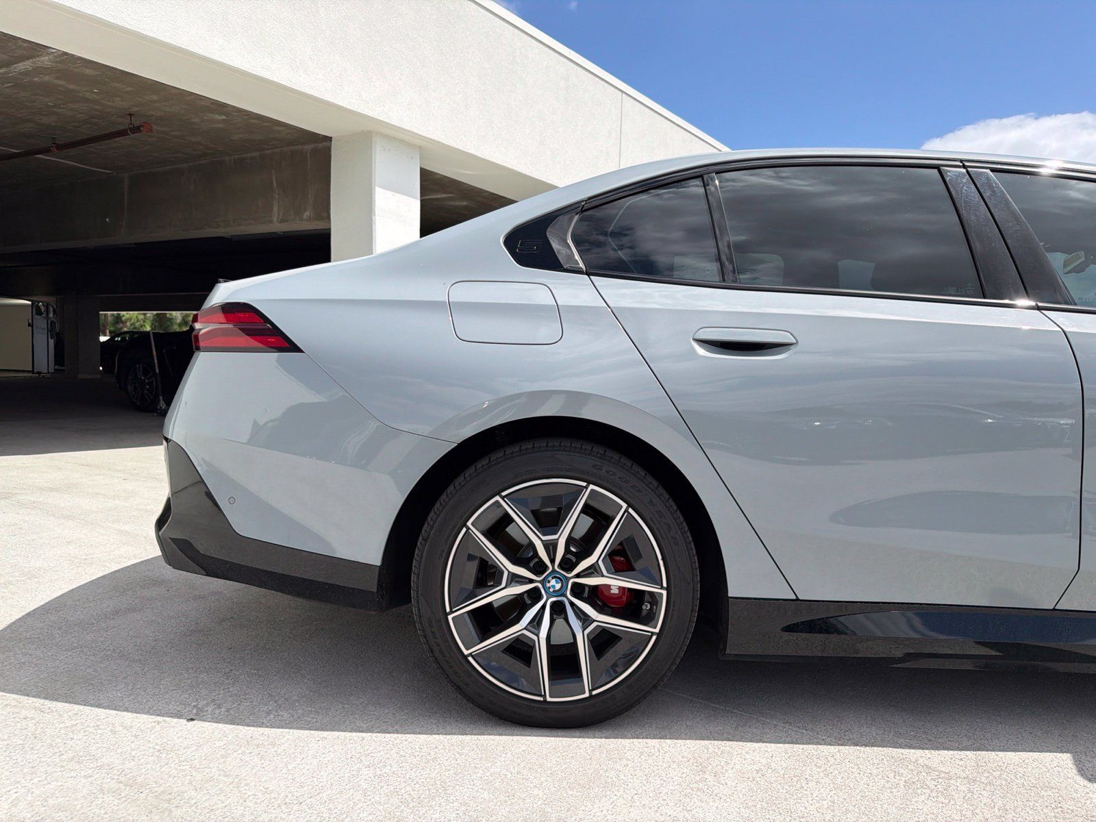 Certified 2024 BMW i5 eDrive40i w/ Executive Package RWD image 5