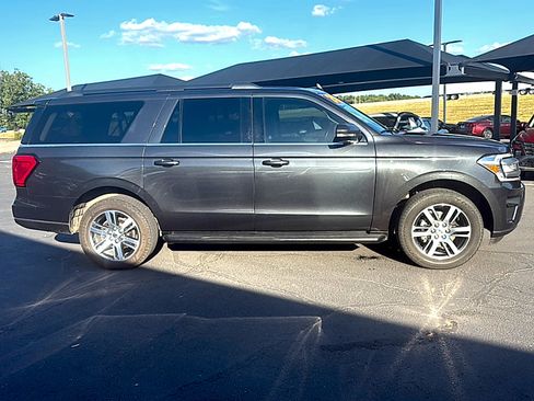 Used 2024 Ford Expedition Max XLT RWD image 3