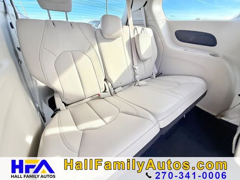 Used 2021 Chrysler Voyager Lxi FWD image 38