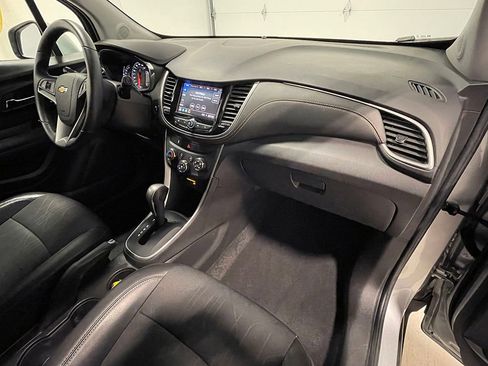 Used 2022 Chevrolet Trax LT w/ LT Convenience Package image 26