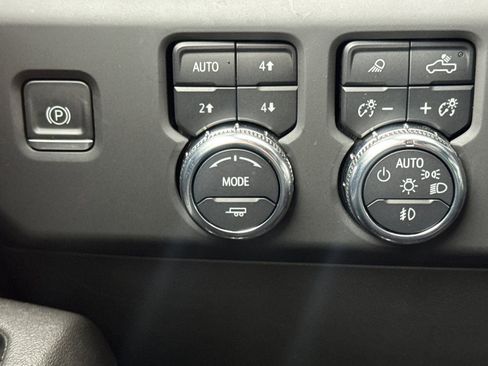 Used 2023 GMC Sierra 1500 AT4 w/ AT4 Premium Package image 31