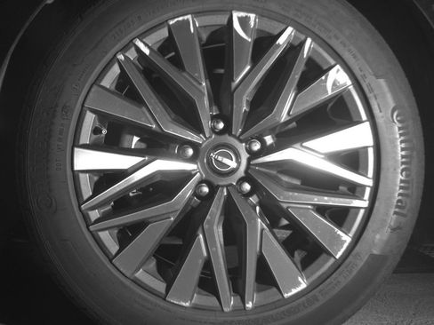Used 2025 Nissan Altima 2.5 SV FWD image 12