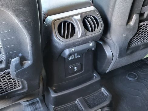 Used 2021 Jeep Wrangler Unlimited Rubicon image 27