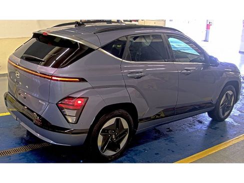Used 2024 Hyundai Kona Limited FWD image 3