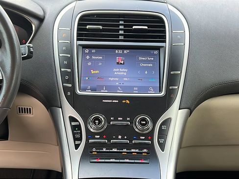 Used 2020 Lincoln Nautilus FWD image 14