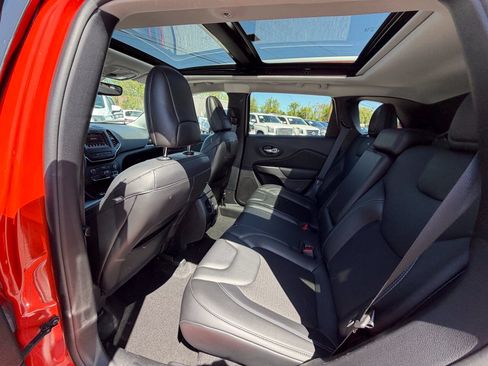 Used 2021 Jeep Cherokee Latitude Plus w/ Sun & Sound Group AWD/4WD image 12