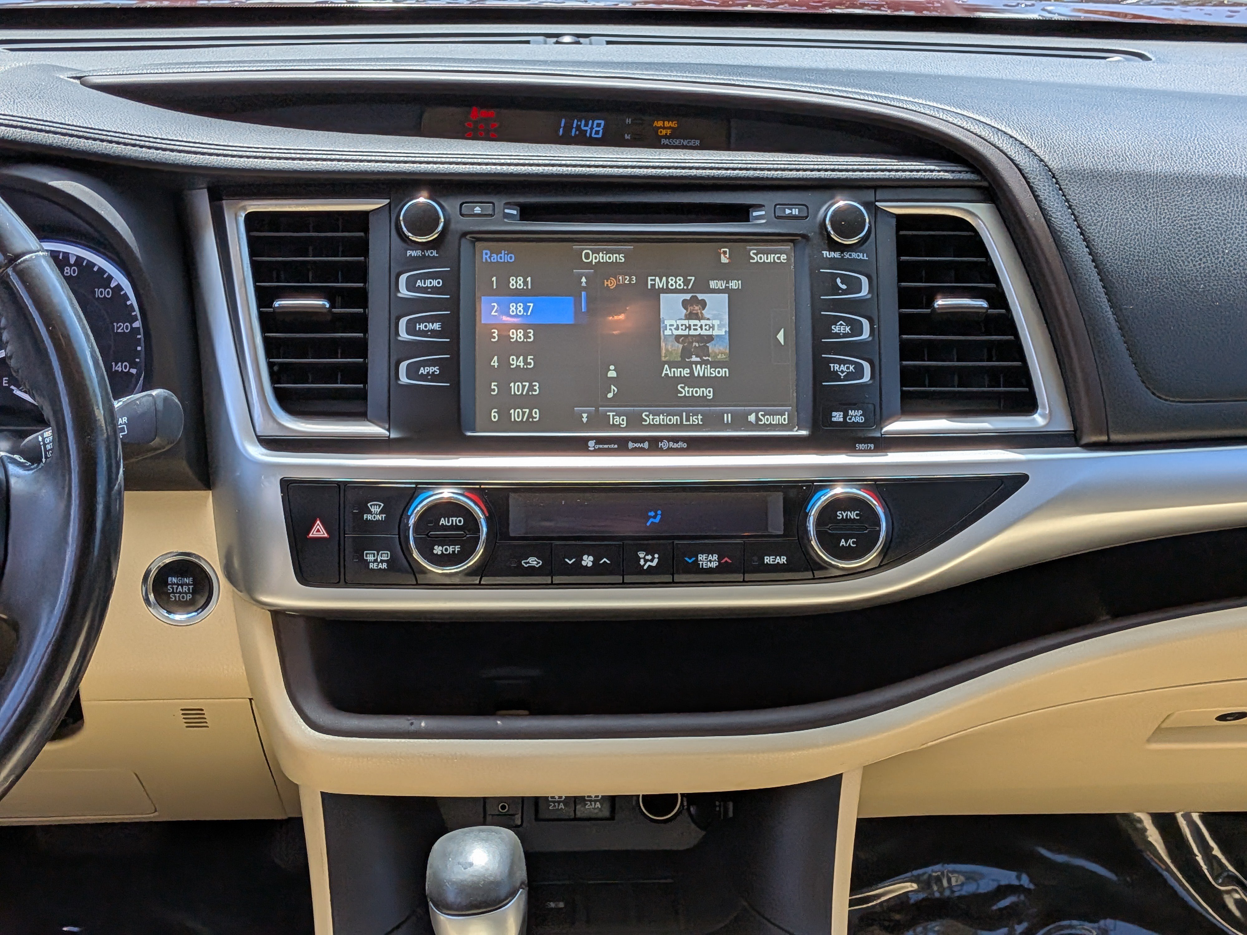 Used 2017 Toyota Highlander XLE FWD image 19