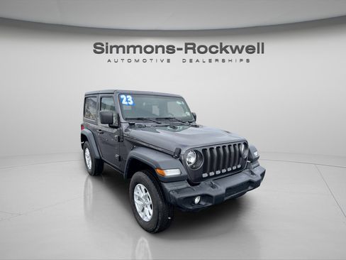Used 2023 Jeep Wrangler Sport S image 3