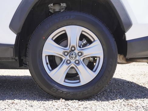 Used 2025 Toyota RAV4 XLE AWD/4WD image 33