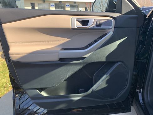 Used 2023 Ford Explorer Limited w/ Equipment Group 301A image 14