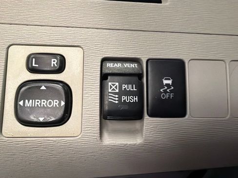 Used 2012 Toyota Sienna XLE AWD/4WD image 18