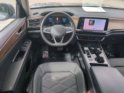 Used 2024 Volkswagen Atlas SE AWD/4WD image 18