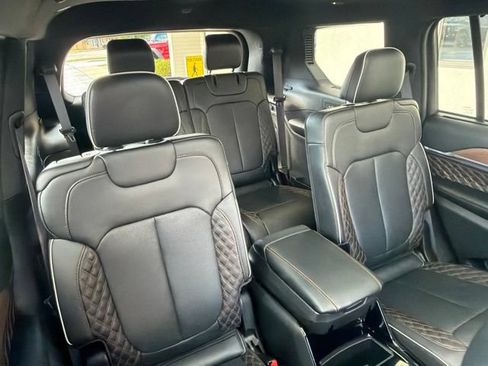 Used 2023 Jeep Grand Cherokee L Summit w/ Luxury Tech Group V AWD/4WD image 20
