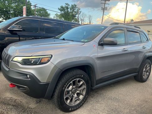 Used 2022 Jeep Cherokee Trailhawk w/ Sun, Sound & Nav Group AWD/4WD image 4