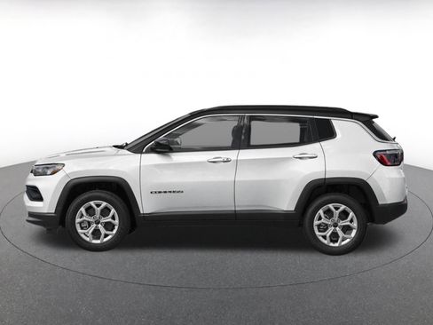 Used 2025 Jeep Compass Limited AWD/4WD image 3