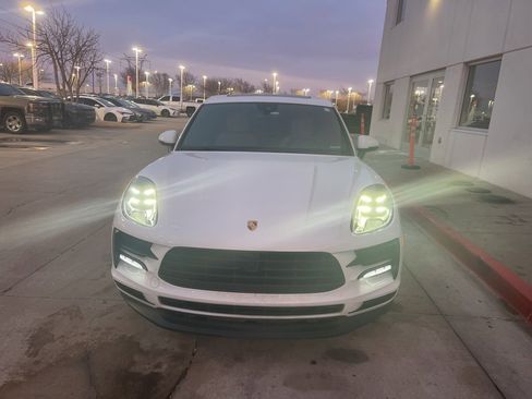 Used 2021 Porsche Macan Base image 2