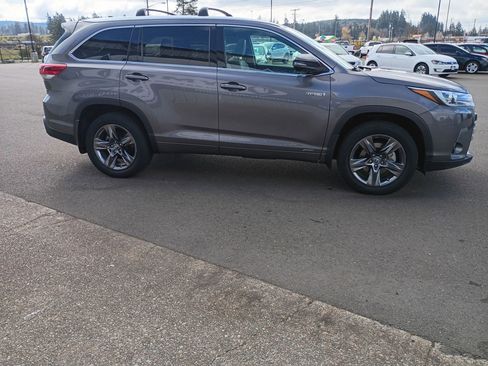 Used 2018 Toyota Highlander Limited Platinum AWD/4WD image 28