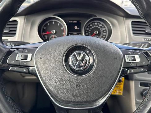 Used 2016 Volkswagen Golf S image 24