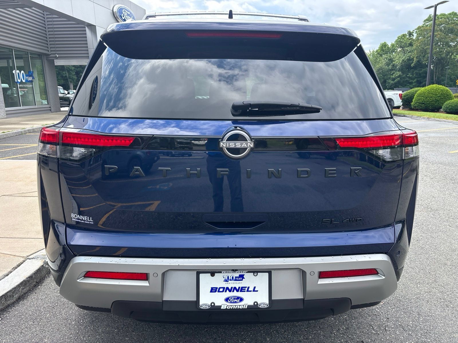 Used 2022 Nissan Pathfinder SL w/ SL Black Package AWD/4WD image 4