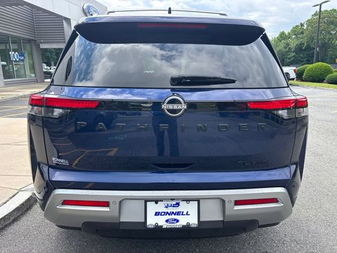Used 2022 Nissan Pathfinder SL w/ SL Black Package AWD/4WD image 4