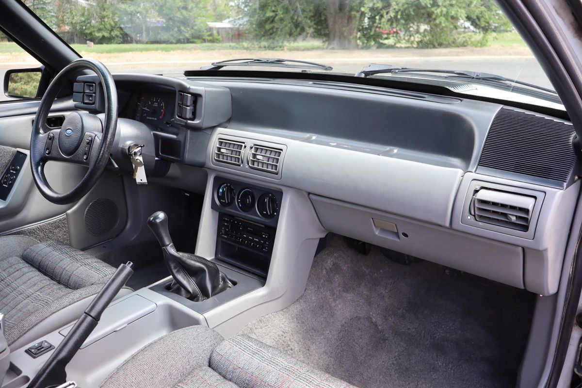 Used 1988 Ford Mustang GT RWD image 16