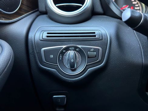 Used 2018 Mercedes-Benz GLC 300 4MATIC image 24