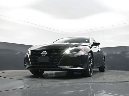 Used 2023 Nissan Altima 2.5 SR w/ SR Premium Package AWD/4WD image 26