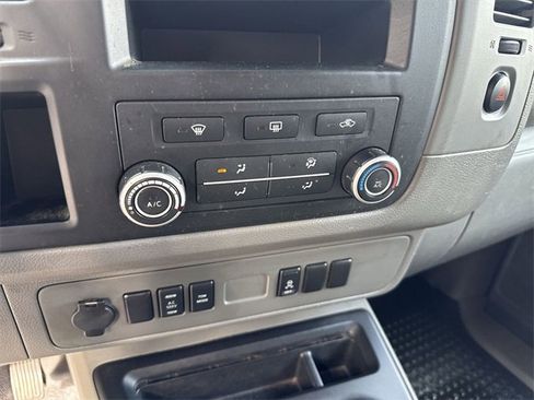 Used 2014 Nissan NV 3500 SV image 19