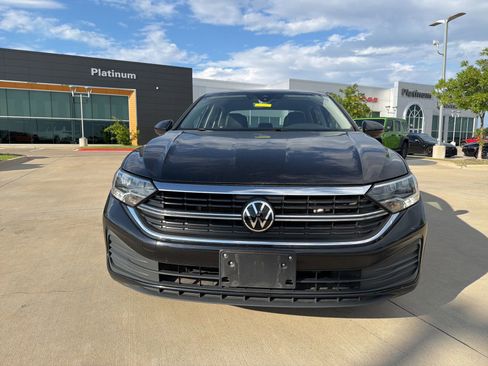 Used 2024 Volkswagen Jetta SE FWD image 9