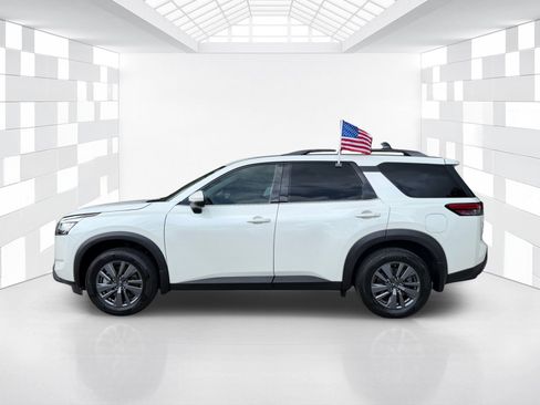 Certified 2024 Nissan Pathfinder SV FWD image 4