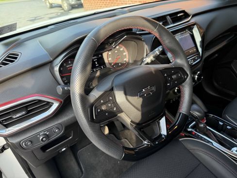 Used 2023 Chevrolet TrailBlazer RS w/ Convenience Package AWD/4WD image 9