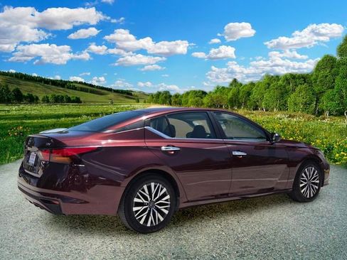 Used 2024 Nissan Altima 2.5 SV FWD image 6