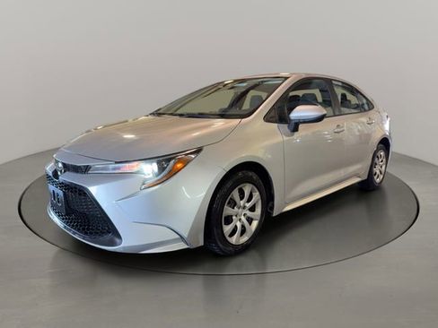 Used 2021 Toyota Corolla LE image 3