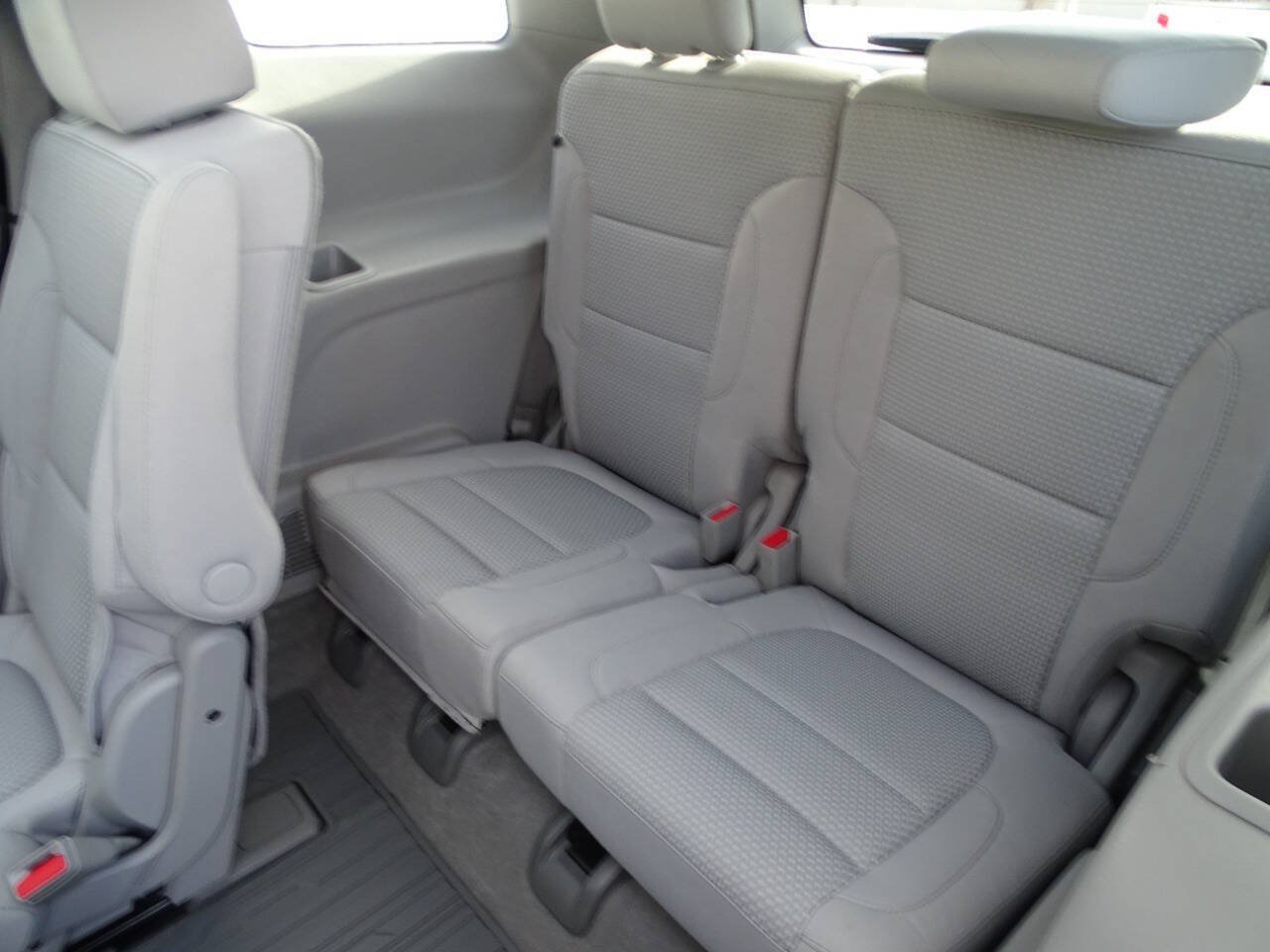 Used 2023 GMC Acadia AWD SLE image 36