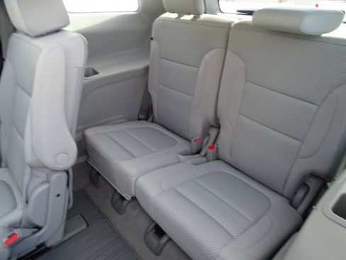 Used 2023 GMC Acadia AWD SLE image 36