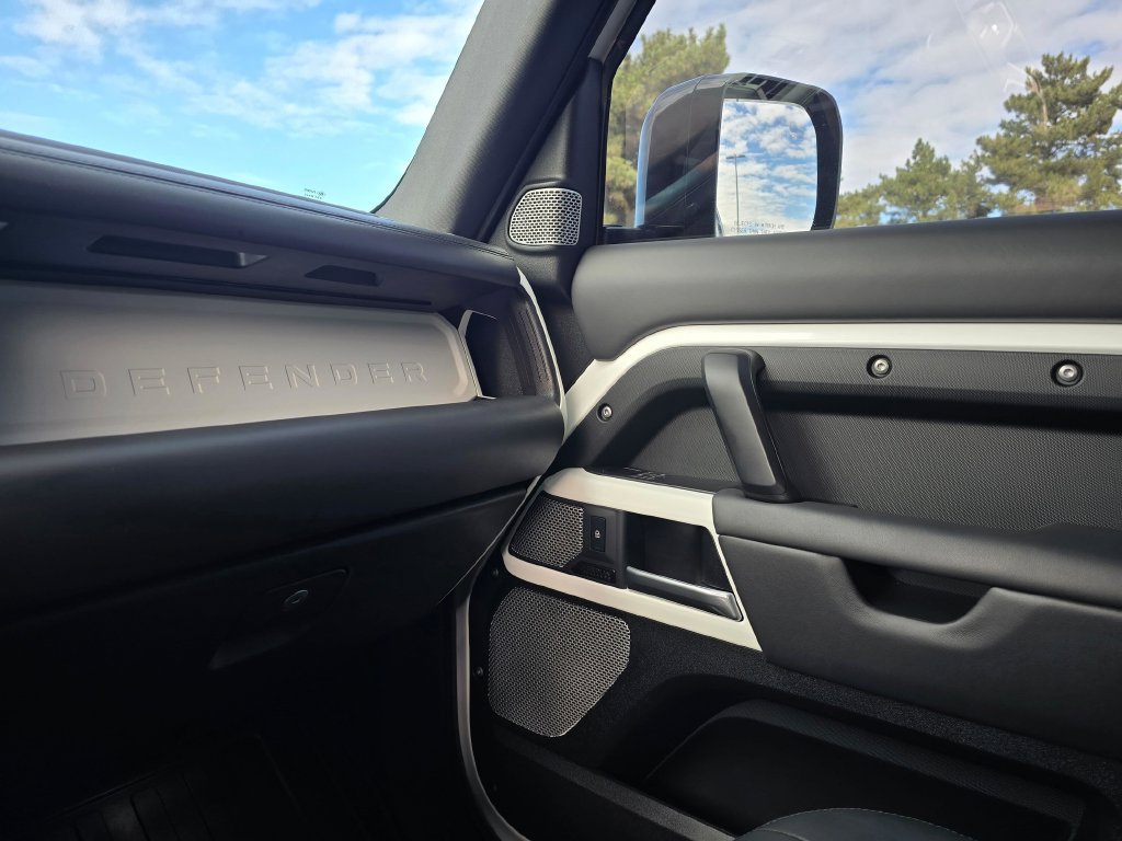 Used 2023 Land Rover Defender 130 SE AWD/4WD image 27
