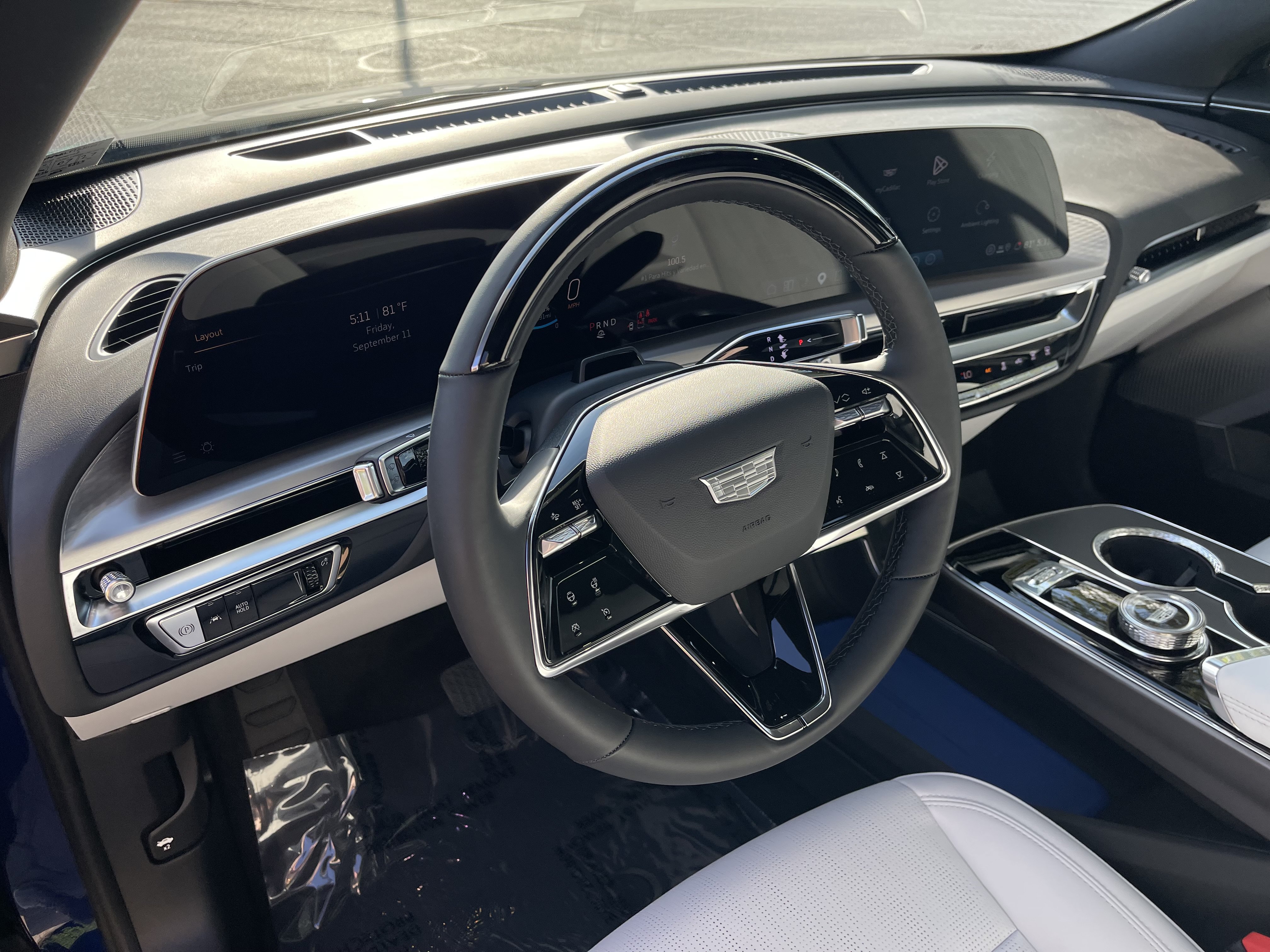 Used 2026 Cadillac Lyriq Premium Sport w/ LPO, Blue Accent Package AWD/4WD image 17